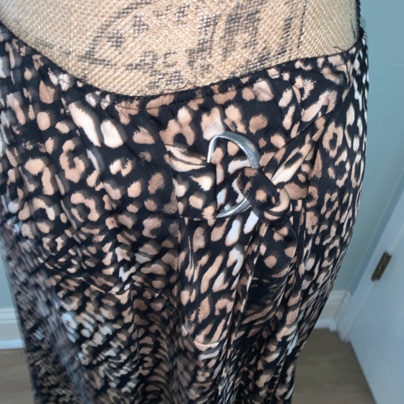 Y2K
Pull-on printed bias midi skirt faux wrap Fairy black animal print cheetah - Picture 5 of 13